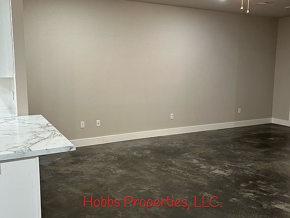 4th image of 14 Hidden Oak Dr