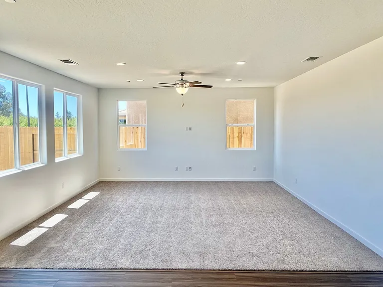 6689 E Cambridge Ave — Photo 4