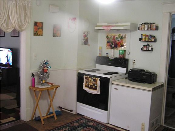 5th image of 746 E 23rd St #2