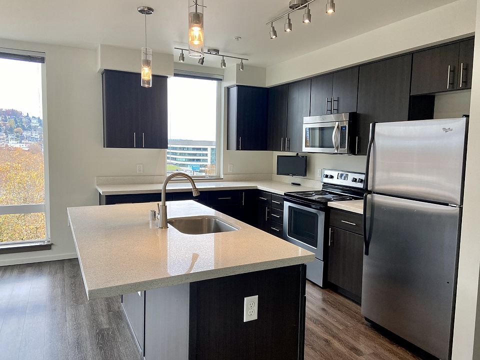 1st image of 204 5th Ave N #716