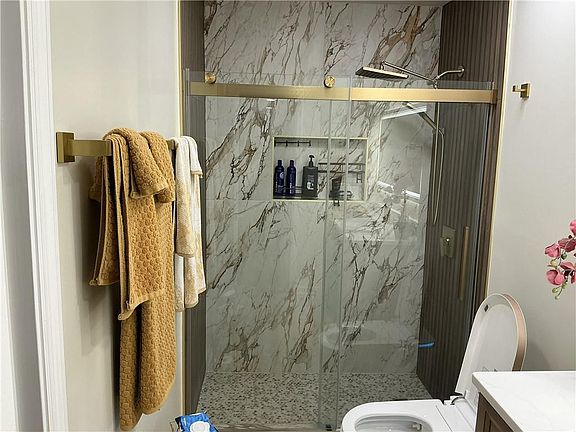 5th image of 360 Vineyard Dr NW