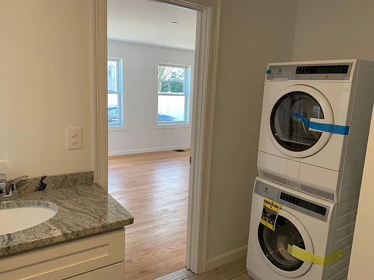 17 Howland St #2 — Photo 10