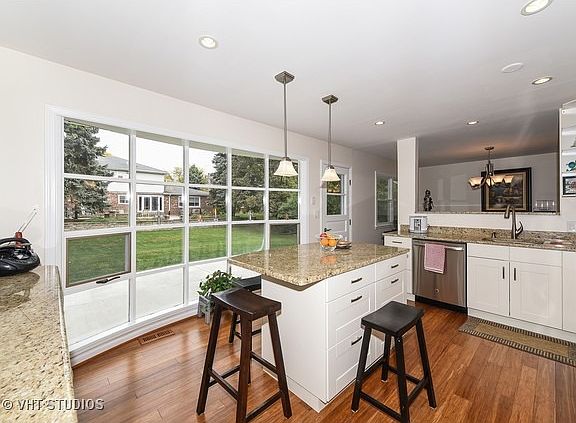 5th image of 19W120 Avenue Latour