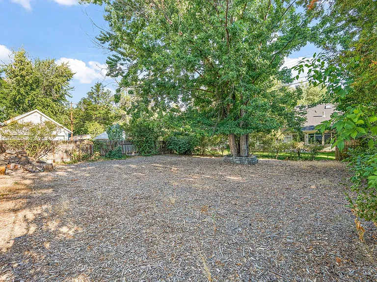 4426 W Irving St — Photo 34