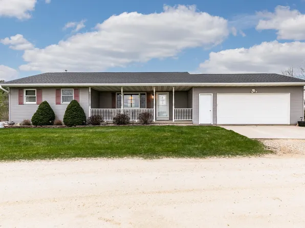 7365 71st Ave, Cascade, IA 52033