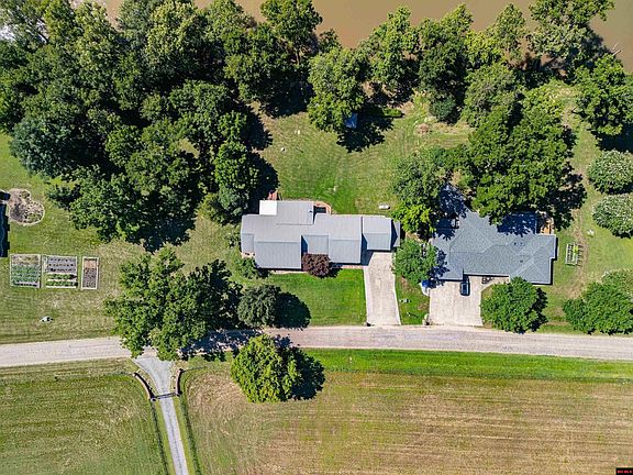 4th image of 3582 Riverview Dr