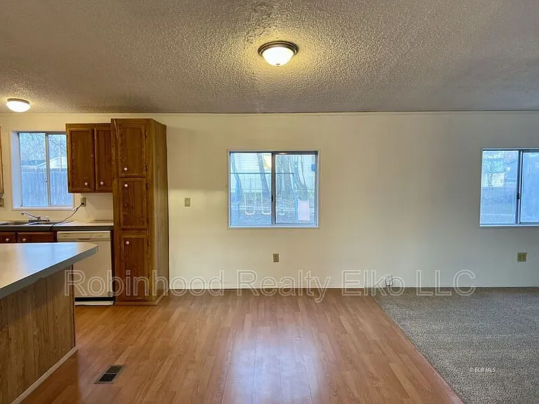 1006 Cedar St — Photo 9