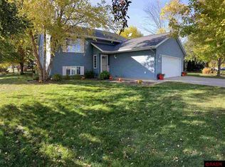 900 Saint Andrews Dr, Mankato, MN 56001