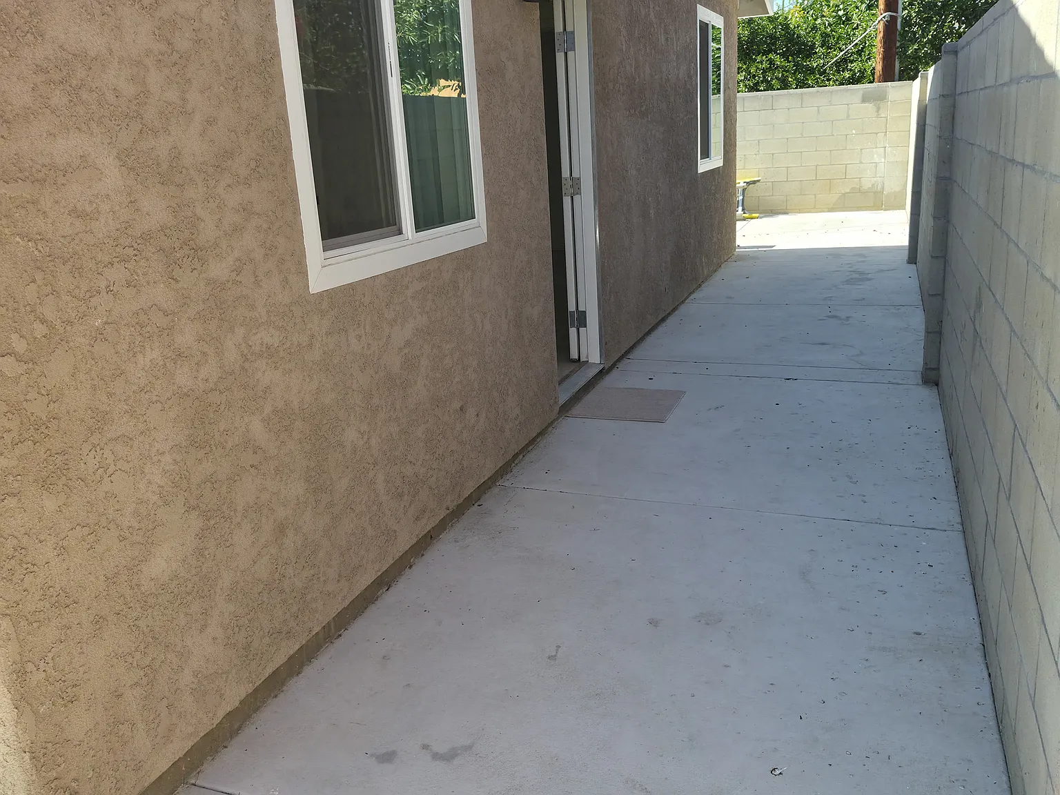 901 E Occidental St — Photo 4