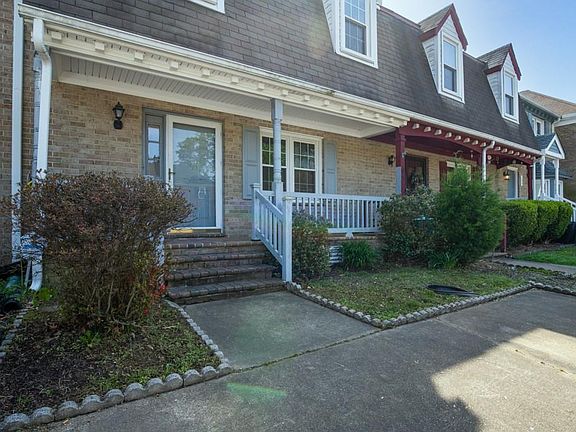 3rd image of 305 Middle Oaks Dr