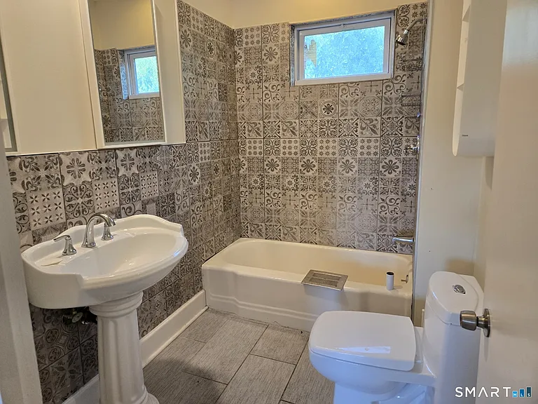 921 Cooke St — Photo 11