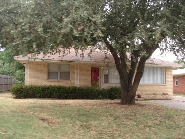 1st image of 2656 Lakeside Dr