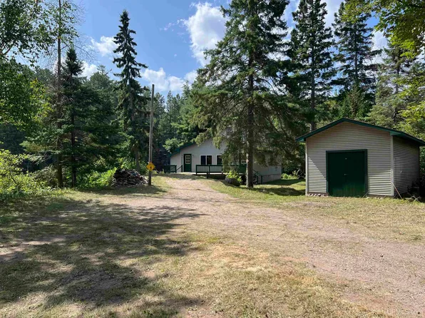 208 Riverside Rd, Marquette, MI 49855