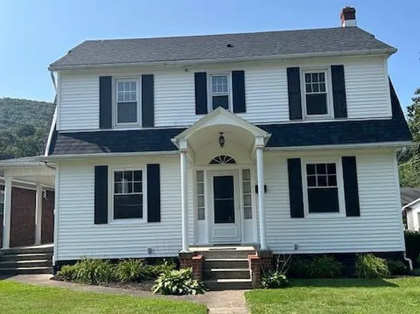 808 Center St, Coal Township, PA 17866