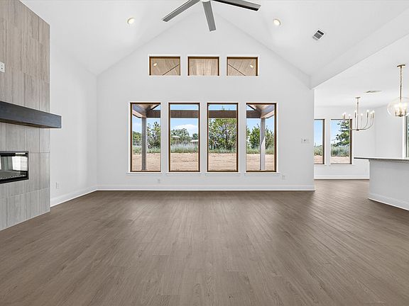 2nd image of 1001 Leo Ln