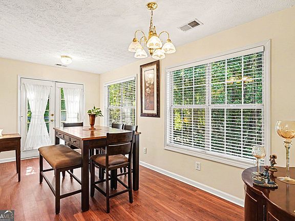 3rd image of 973 Arbor Way