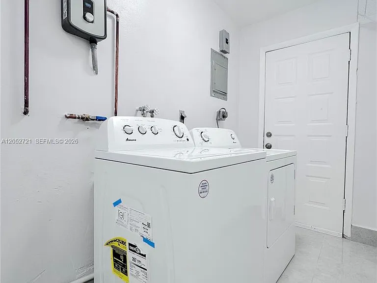 940 NW 32nd Ct #FRONT — Photo 6
