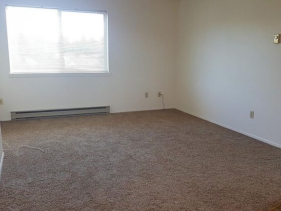 2nd image of 921 SE Klemgard St APT A4