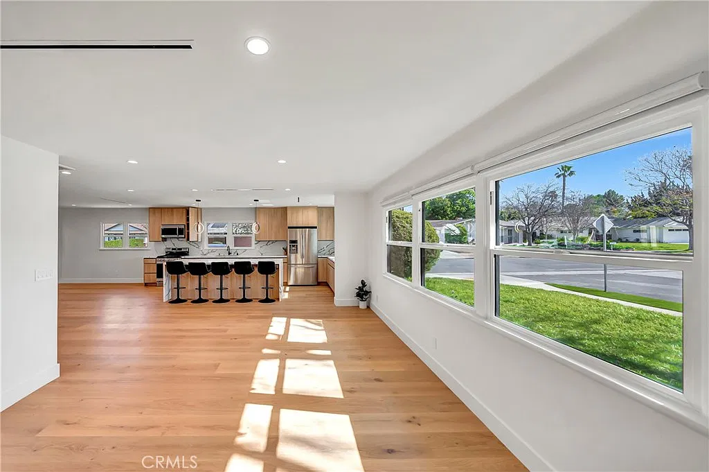 3 bed, 2150 sqft, $6,700 — Photo 3