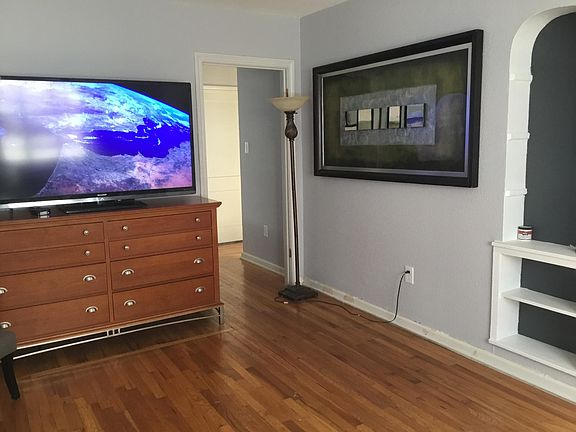 3rd image of 432 W Rosewood Ave