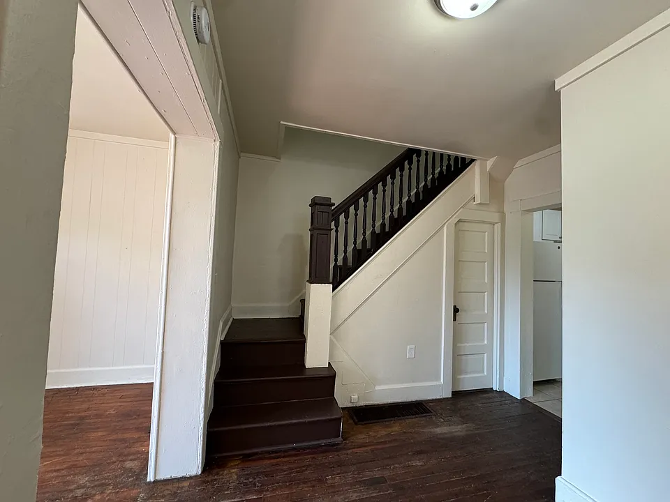 206 Pear St