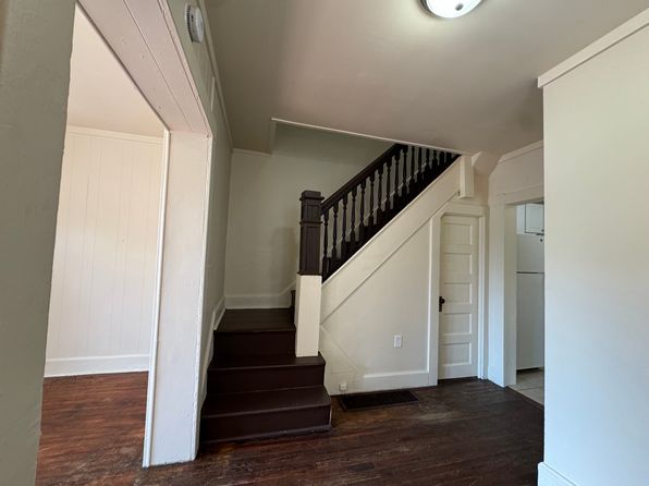 206 Pear St