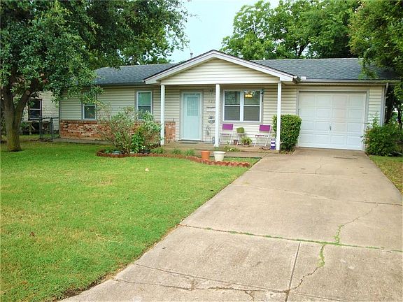 4th image of 421 NW Newton Dr