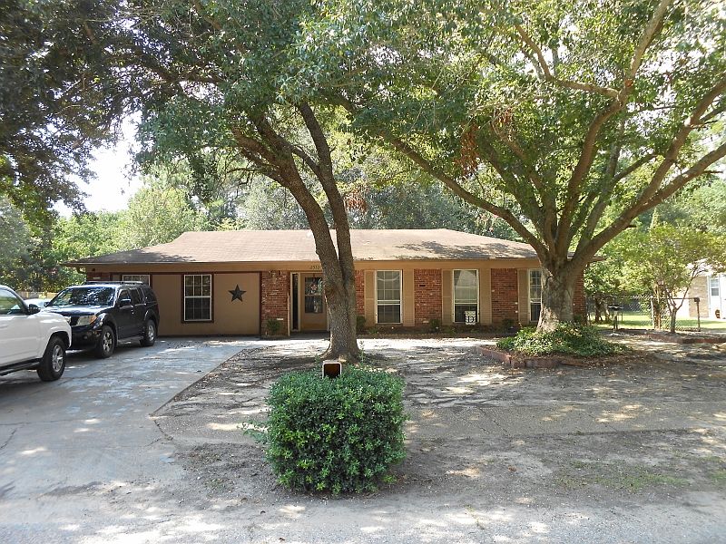 1st image of 2332 Greenway Dr