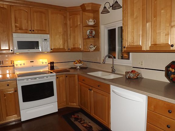 4th image of 1067 Arapaho Dr