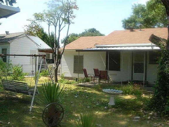 4th image of 2640 Poinsettia Dr