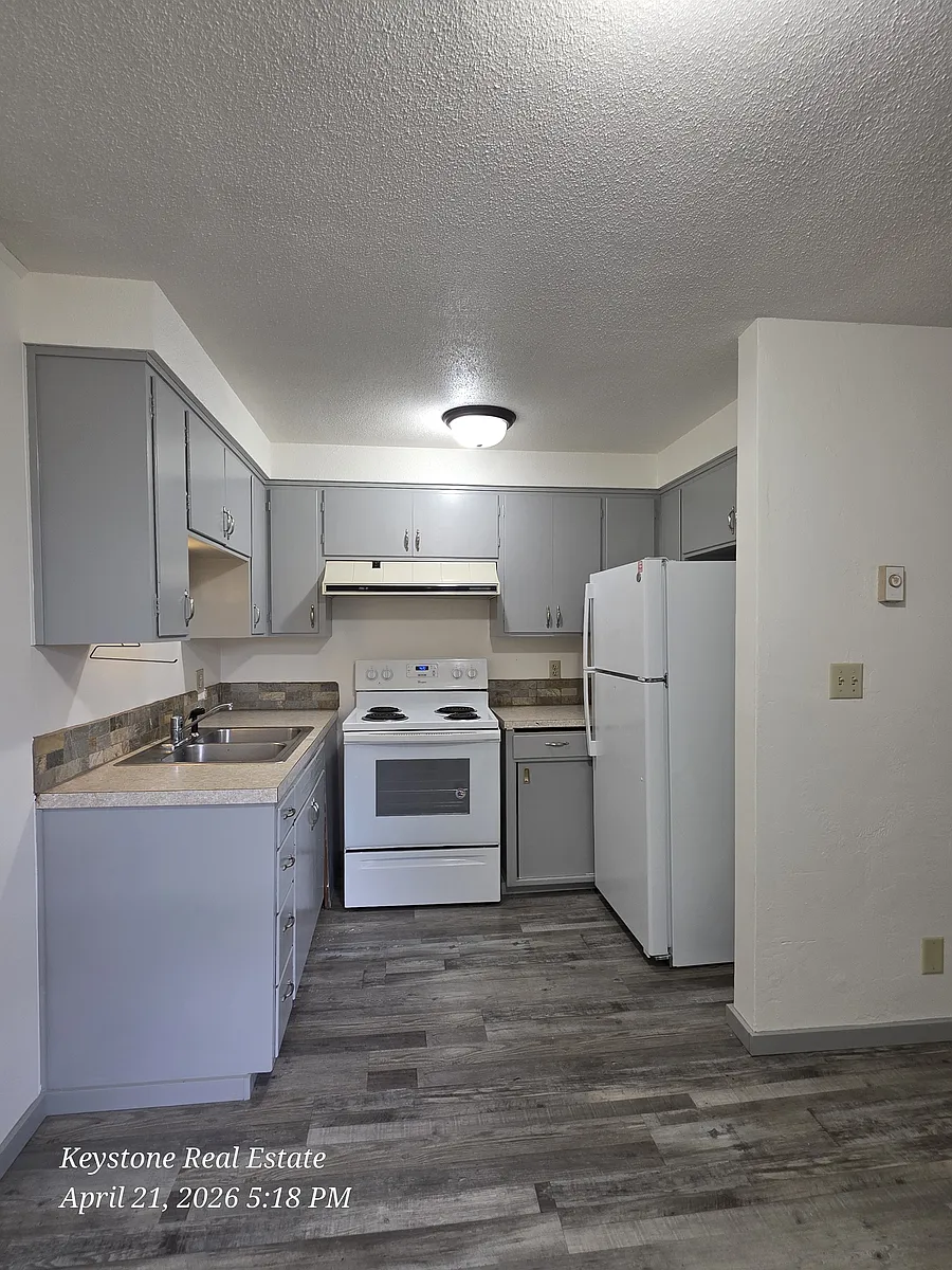 Building Photo - 2785 Oak St #10