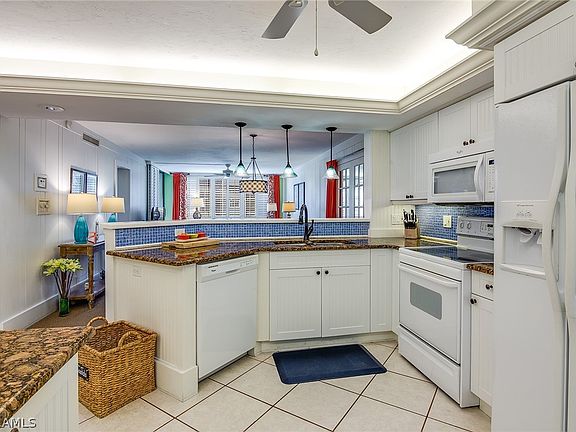 2nd image of 979 Gulf Dr #582