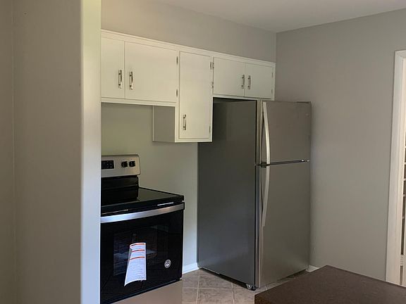 4th image of 5615 W 81st St