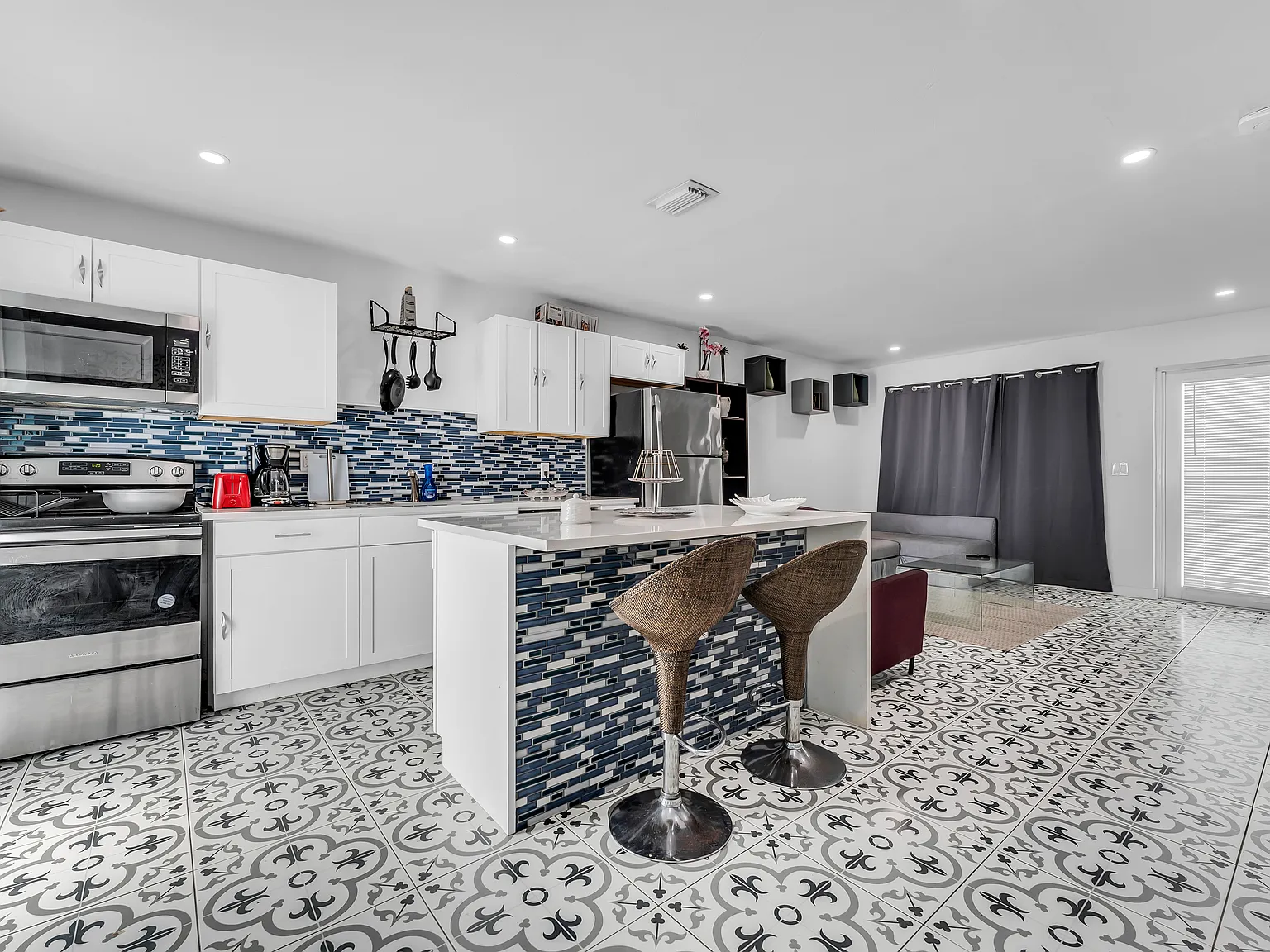 1 bed, 750 sqft, $2,100 — Photo 1