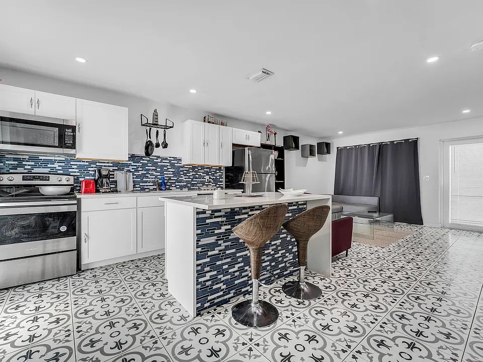 4012 NW 5th Ave #4012