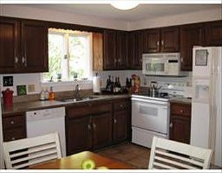 3rd image of 32 Woodland St