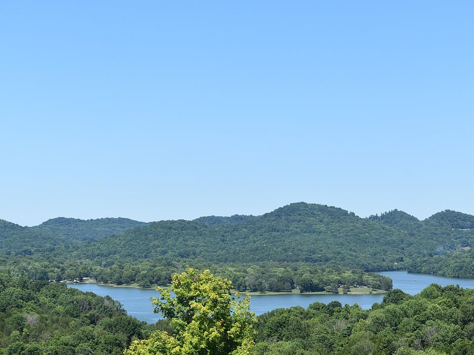 1st image of 513 Horseshoe Bend Ln