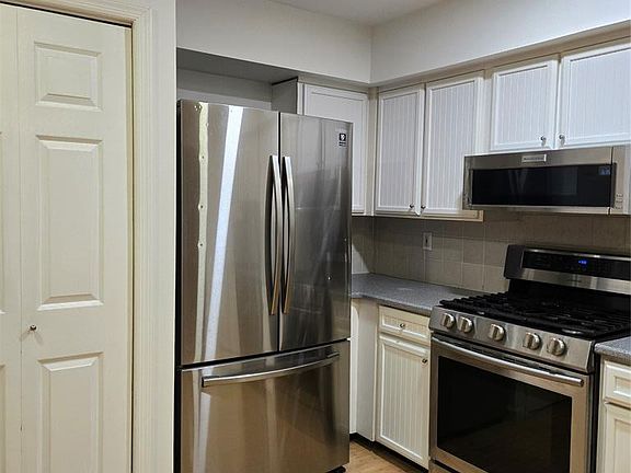 4th image of 18 Linwood Ave #T008