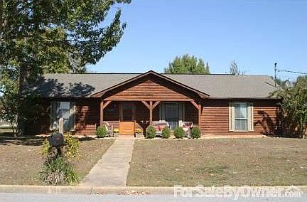 3978 Brentwood Street
						:
						Many Updates
Master Bath remodeled
Ceramic Tile
In-ground Pool
New Roof
