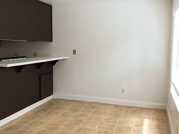 4th image of 6316 Porterfield Ct