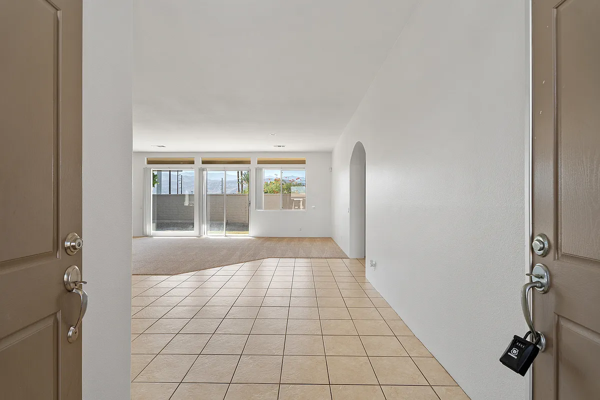 4 bed, 3.5 bath, 2633 sqft, $3,550 — Photo 3