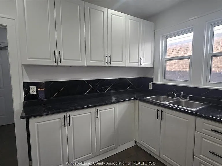 2257 Howard Ave #MAIN — Photo 3