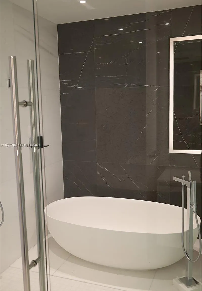 2 bed, 2.5 bath, $12,900 — Photo 2