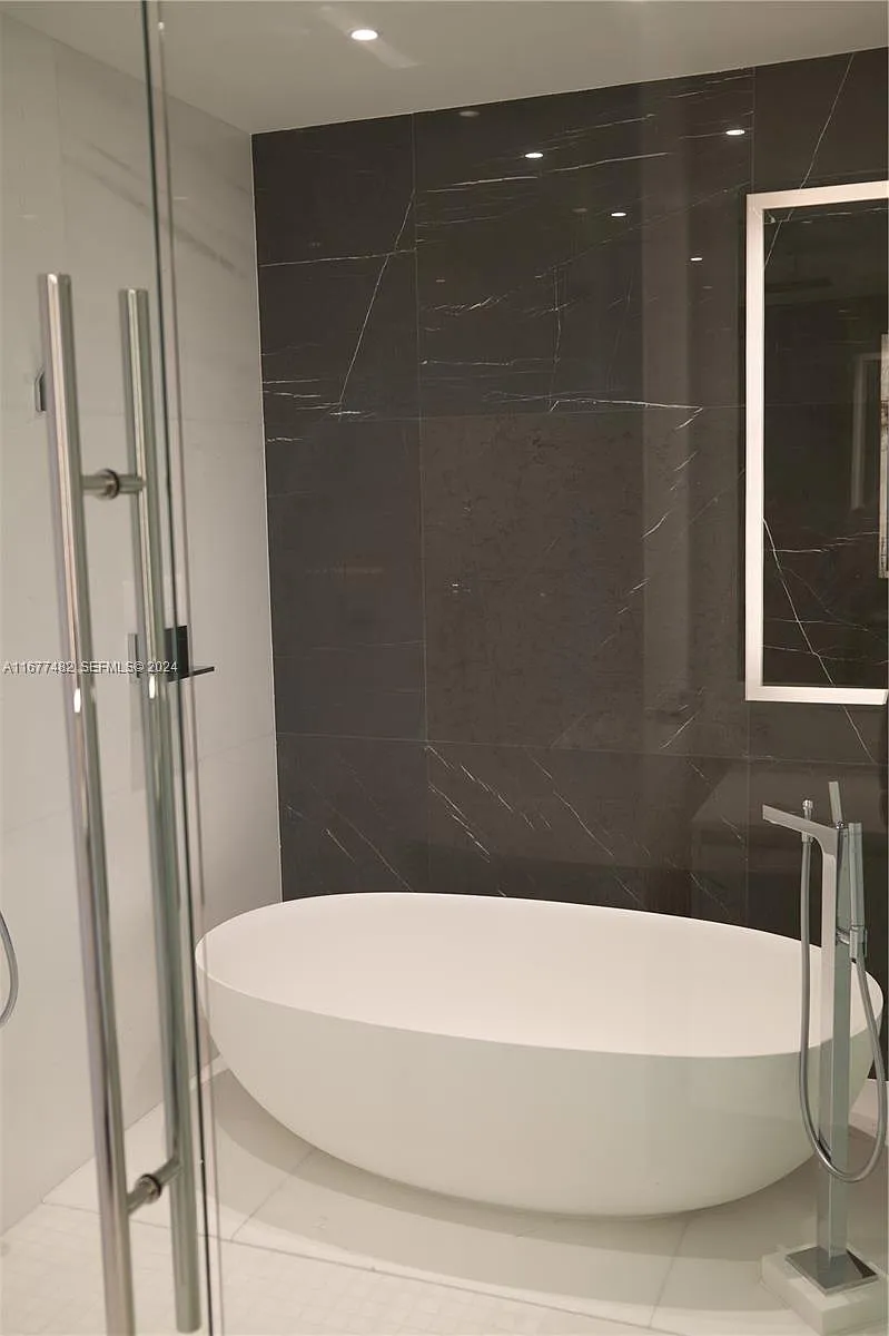 Building Photo - 300 Biscayne Boulevard Way #2509