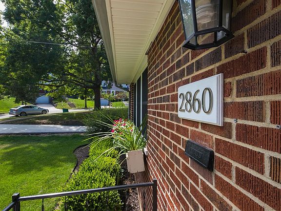 2nd image of 2860 Pineridge Ave