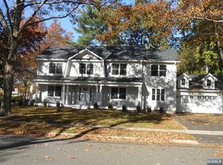 123 Burke Pl, Paramus, NJ 07652