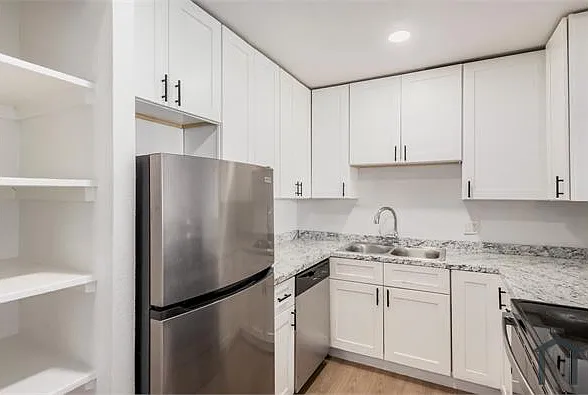 2411 W Hazelwood St #77 — Photo 5