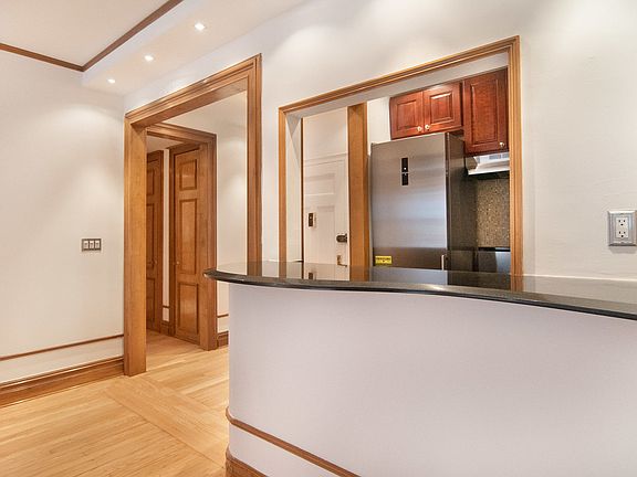 5th image of 145 W 58th St #8E
