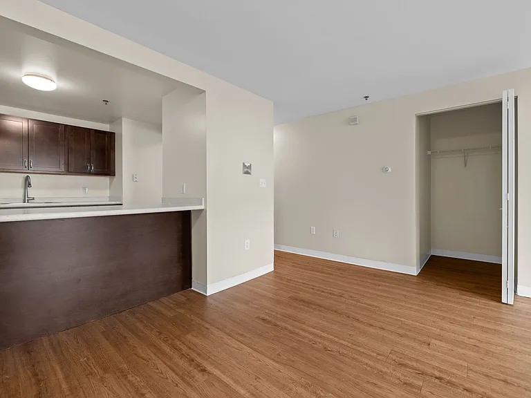 Mission Main — Photo 17