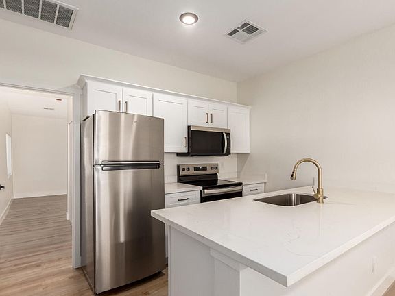3rd image of 1241 E Adams St #1
